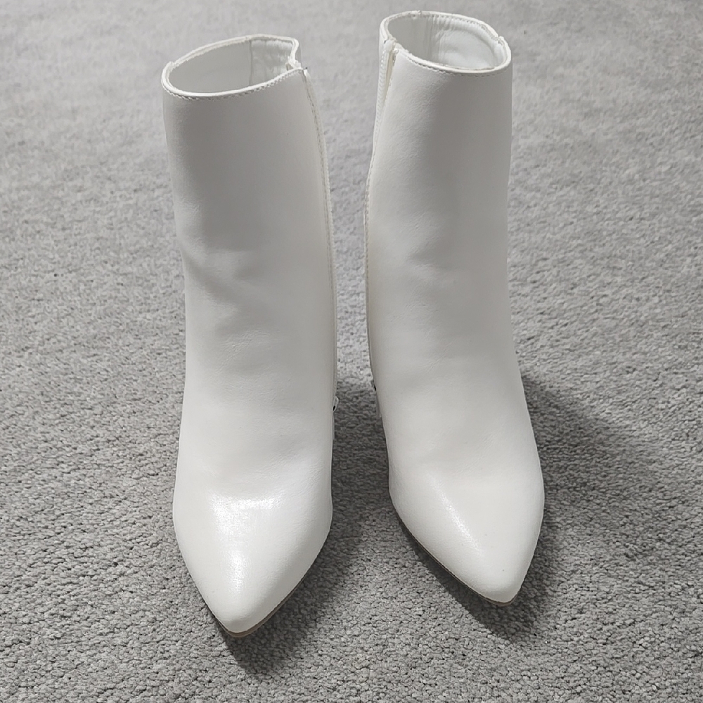 Elegant White Ankle Boots